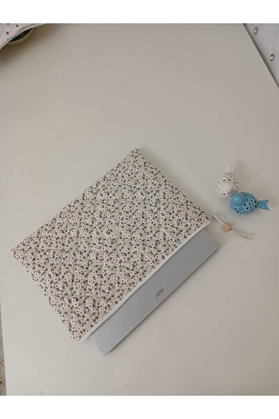 M&B Cream Daisy Pattern Laptop Tablet Case 15-16 Inch