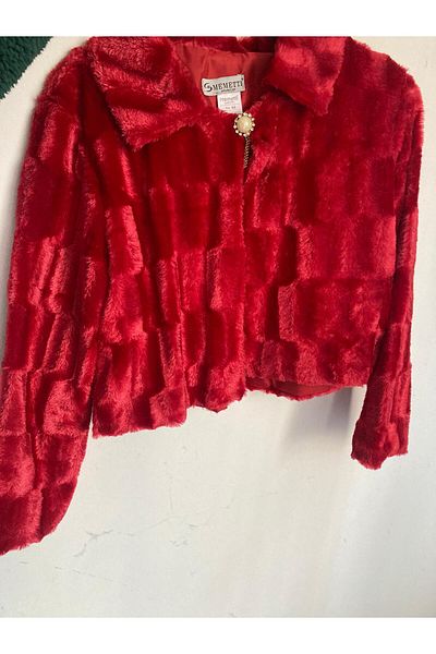 MEMETTİ Etol Fur Bolero with Red Brooch