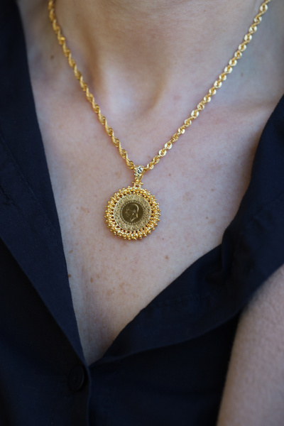 Yenigün Kuyumculuk 14 Ayar Altın Dorika Çerçeveli 22 Ayar Çeyrek Altınlı Kolye Ucu