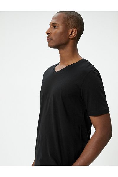 Koton Slim Fit T-Shirt aus Baumwolle mit V-Ausschnitt und kurzen Ärmeln