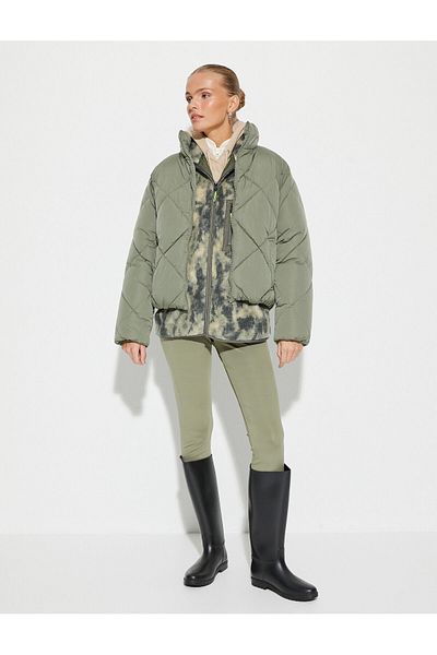 Koton Pufferjacke, gesteppt, kurzer Stehkragen, bequeme Passform, mit Taschen