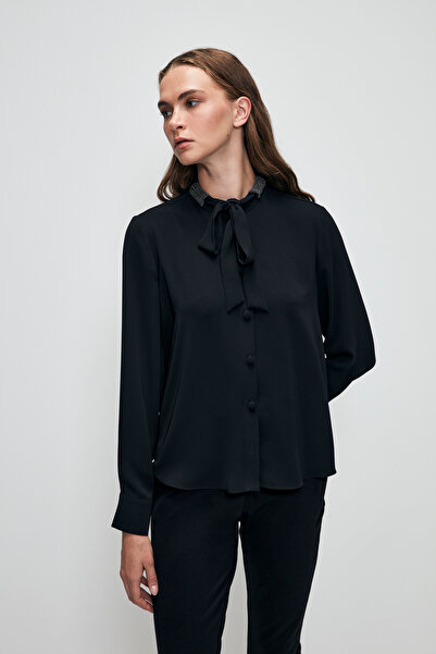 Love My Body Shirt with Chain Detail on the Collar