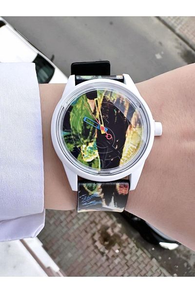 Q&Q  Unisex Waterproof Plastic Band Wristwatch
