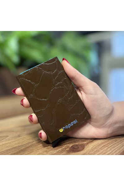 Wrapsol Δερμάτινο καφέ με πέτρινο σχέδιο - Αλουμινένια αυτόματη θήκη κάρτας με μηχανισμό και προστασία RFID