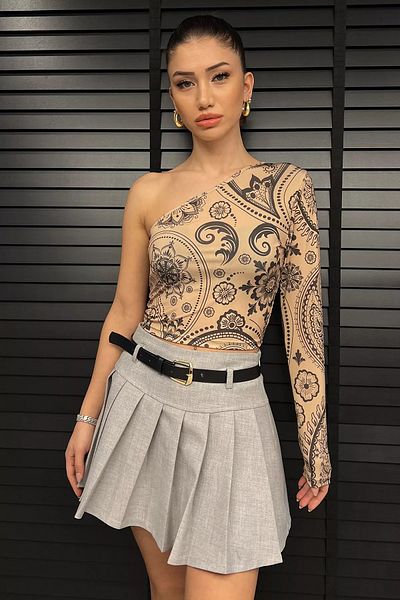 GÜLSELİ Γυναικεία μπλούζα Croptop με μπεζ σχέδιο με λεπτομέρεια με ένα μανίκι