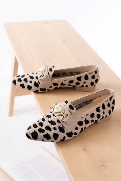 DURUNUN BUTİĞİ Балерини Dumm бежово-черно с катарама (1 см ток) с остър връх