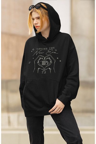 Fuddy Moda Unisex New Era TTPD άλμπουμ με στάμπα μεγάλου μεγέθους φούτερ με κουκούλα - Taylor Swift Hood Design
