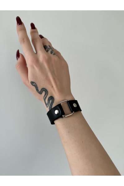 DarkellaStore Gothic Punk Kare Halkalı Suni Deri Bileklik (Unisex Bedenli)