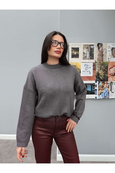ESRAHELVACI Pulover de bază din lână cu gât crew