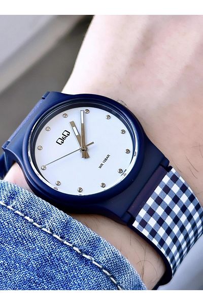 Q&Q Unisex Waterproof Plastic Cord Wrist Watch