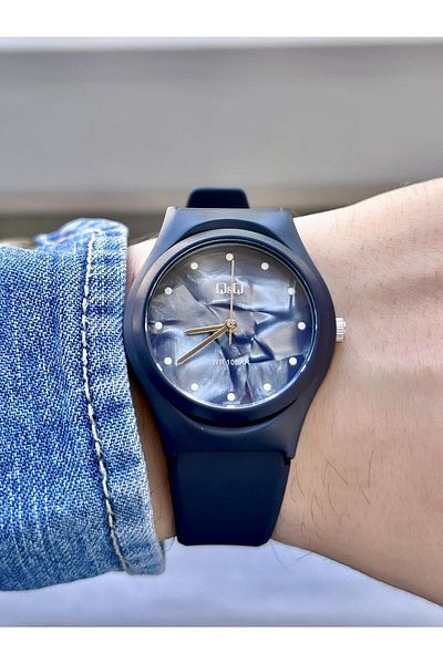 Q&Q Unisex Waterproof Plastic Cord Wrist Watch