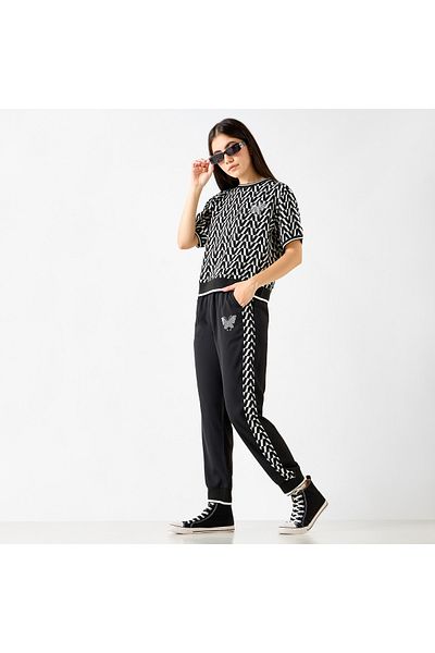 2Xtremz Butterfly Embellished Mid-rise Joggers With Pockets
