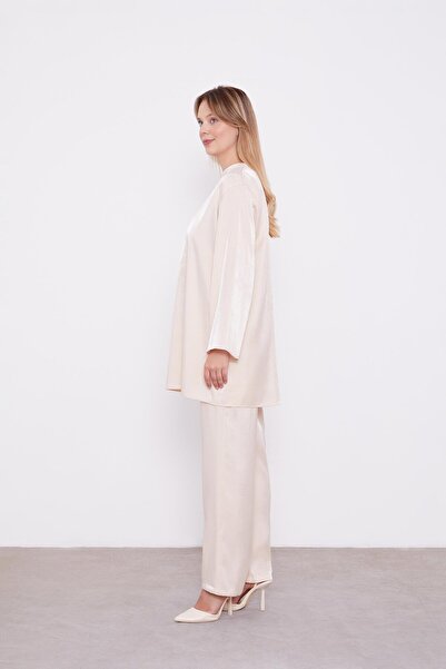 Levidor Beige Shoulder Embroidered Satin Double Suit