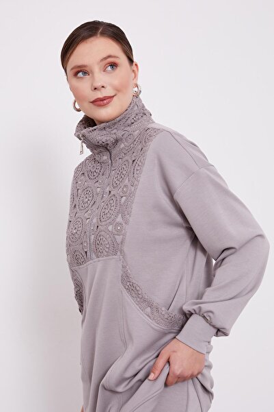 Levidor Αθλητικό κοστούμι με λεπτομέρεια από γκρι δαντέλα