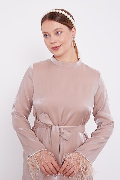 Levidor Φόρεμα S.KAHVE με λαμπερό σατέν με πέτρες και φτερά στο μανίκι