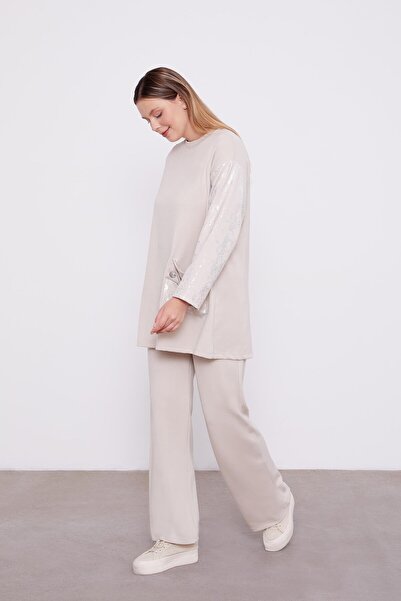 Levidor Αθλητικό κοστούμι με λεπτομέρειες από μπεζ φύλλο