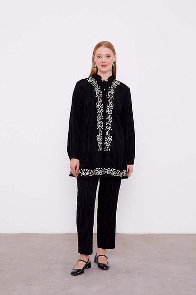 Levidor Black Embroidery Detailed Set