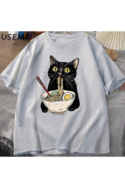 Drippy Crni mačka Noodle T-shirt - Ljubitelj gastronomije, udoban kratki kroj...