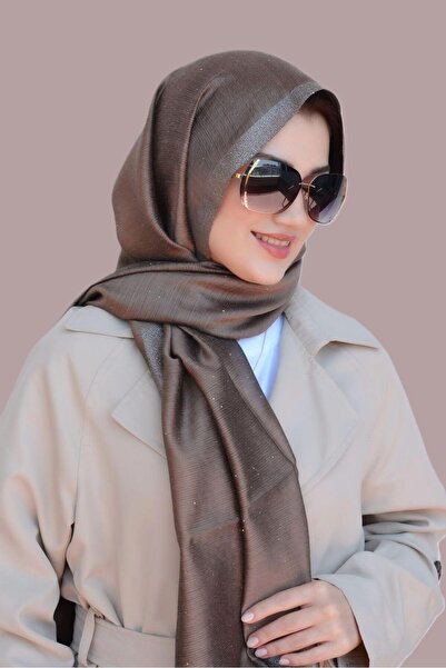Sacce Scarves&Accessories شال من الحرير الطبيعي باللون البيج الداكن والبني