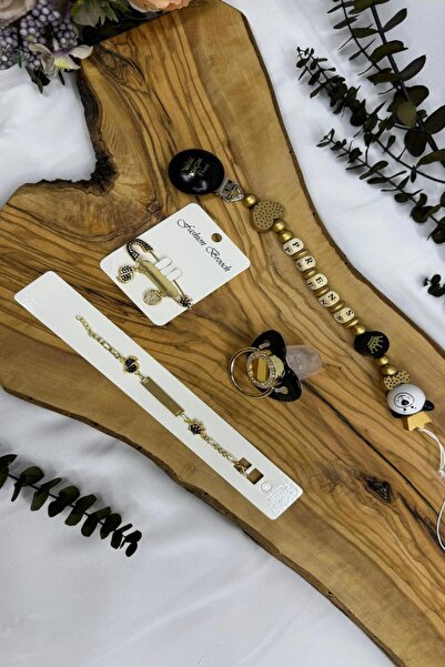 Serap Yılmaz Sahi Isimli Bebek Siyah Emzik Zinciri Ve Yaka Iğneli Künye Seti ...