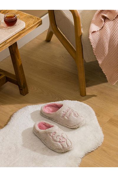LC Waikiki Γυναικείες παντόφλες εσωτερικού χώρου LCW STEPS Κεντημένες βελούδινες γάτες