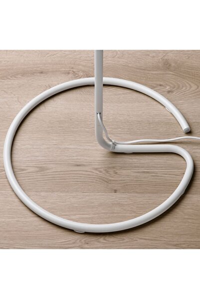 IKEA yer lambası, beyaz Yatak odasında veya sehpanın yanında bulundurmak için mükemmeldir.