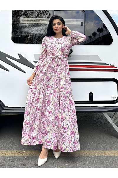 KÜÇÜĞÜM BUTİK Rochie roz moale cu straturi florale cu guler mobil Hijab