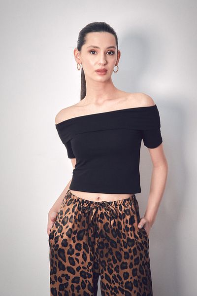 Fulla Moda Βασική μπλούζα με γιακά Madonna