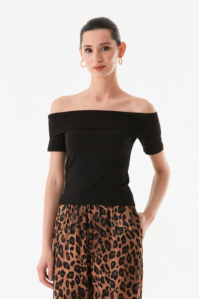 Fulla Moda Βασική μπλούζα με γιακά Madonna