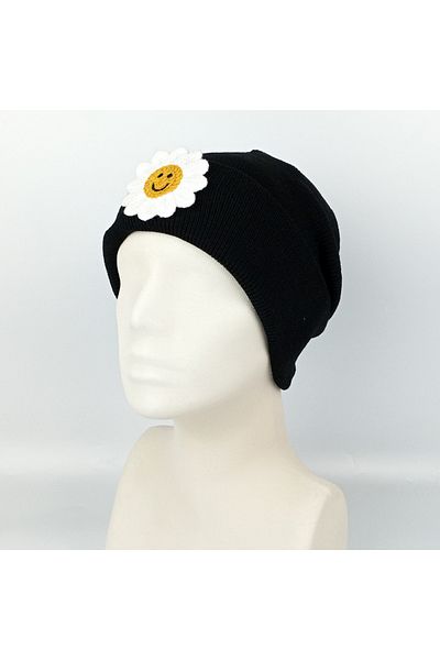 woodycord Smiling Face Daisy Figure on Black Knitwear Beret