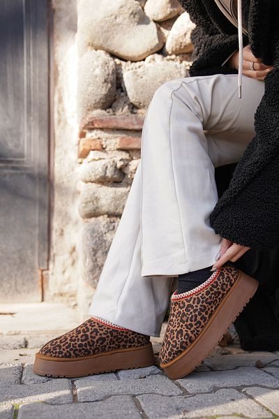 Capone Outfitters Γυναικείες κλειστές παντόφλες με χοντρή σόλα με στρογγυλή γούνα