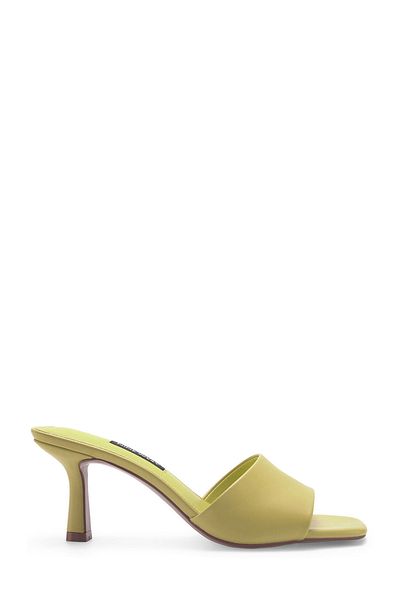 Nine West شبشب بكعب نسائي أصفر من PIZALE 3FX
