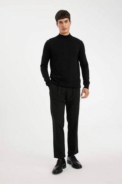 DeFacto Halber Rollkragenpullover in Schwarz - Standard Fit A5282ax24au