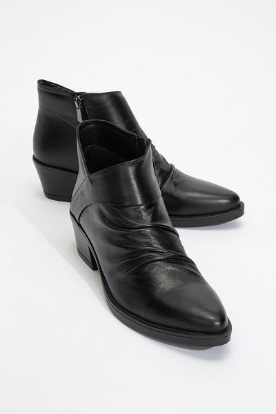 LuviShoes حذاء نسائي بكعب سميك من الجلد الطبيعي باللون الأسود من RULE