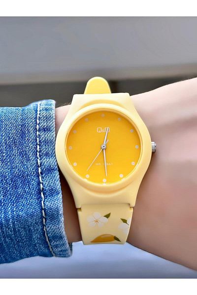 Q&Q Unisex Waterproof Plastic Cord Wrist Watch
