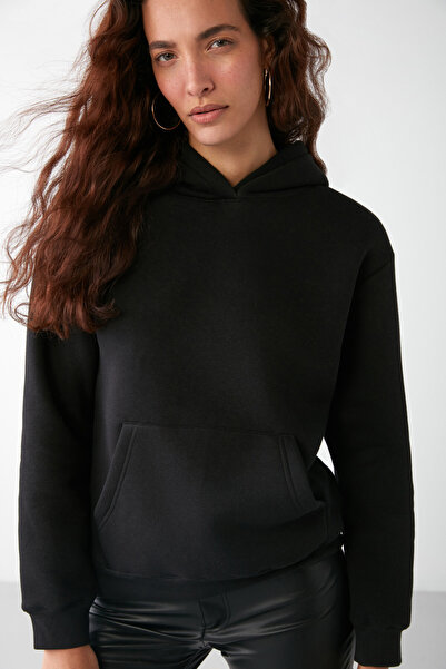 GRIMELANGE Dámská mikina Adel Fleece uvnitř Měkká uvolněná pletená 3 nitě Černá mikina s klokaní kapsou a kapucí