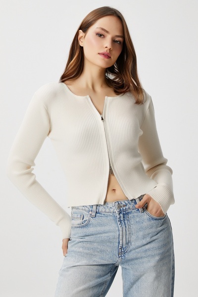 Ritnice Women's Verna Viscose Zippered Saran Cream Knitwear Cardigan