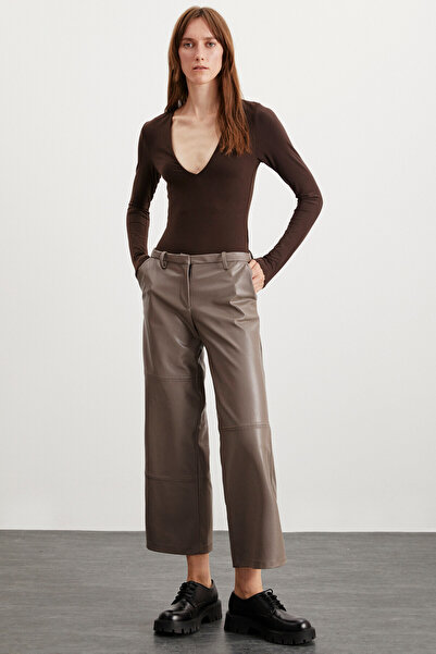 GRIMELANGE Valeri női rugalmas, vékony dzsörzsi szövet, alulról pattintható elülső rész, kétrétegű V-nyakú barna test