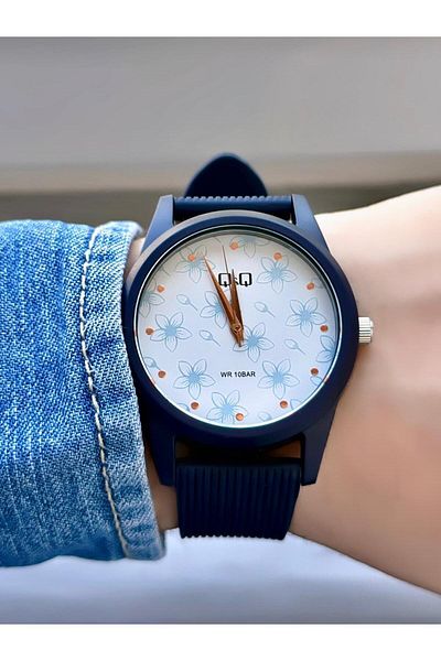 Q&Q Women's Waterproof Plastic Cord Wristwatch