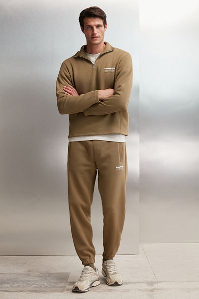 GRIMELANGE Pánská mikina Halden Fleece s vnitřním stojáčkem Poloviční zip Potisk Detailní běžná khaki mikina