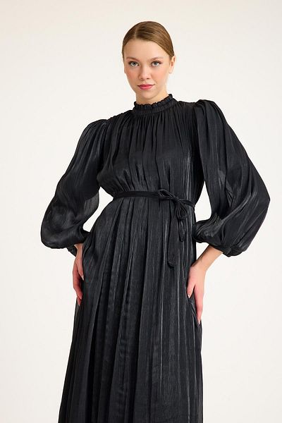 Olcay Schwarzes Chiffonkleid – Ballonärmel und plissierte Kristalle, 4921-E