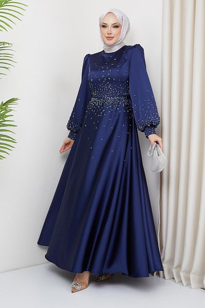 Olcay Abendkleid aus Satin mit Steindetail vorne und an den Ärmeln DUNKELBLAU 1658