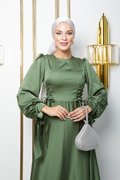 Olcay Světle zelené večerní šaty z hidžábu s krajkou, zavazování na rukávu 1673