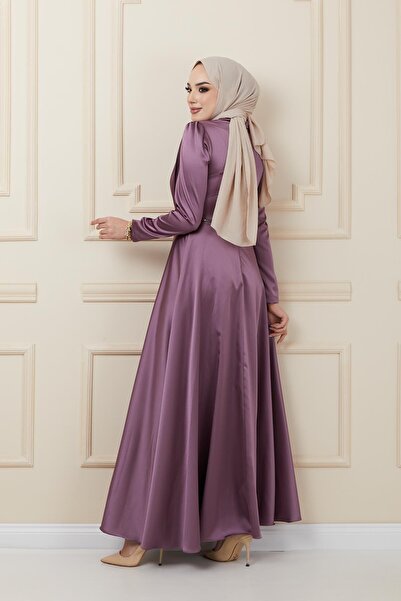 Olcay Szatén estélyi ruha, elöl redős és gyöngyös részlettel K. LILA 1624