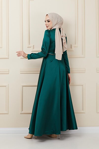 Olcay Σατέν βραδινό φόρεμα με πιέτα και λεπτομέρεια με χάντρες στο μπροστινό μέρος ΠΡΑΣΙΝΟ 1624