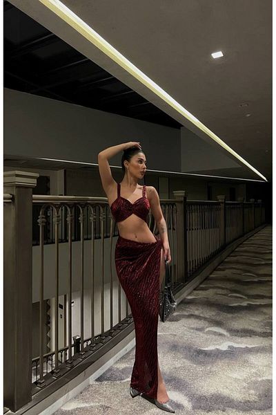 Miss Buzzy Fabric Crop Top Slit Skirt Set.