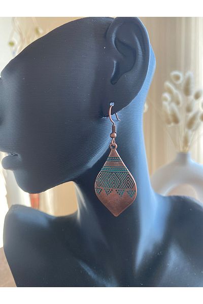 Store أقراط معدنية ملونة بتصميم عرقي