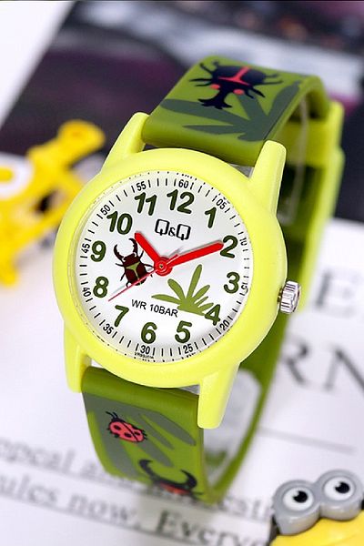 Q&Q Green Grass Ladybug Patterned Waterproof Children's Wristwatch with Numbers