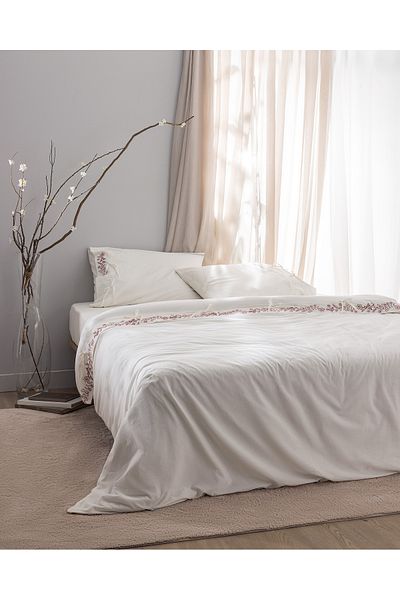 Madame Coco Relief Double 100% Cotton Tied Duvet Cover Set - Ecru/Red