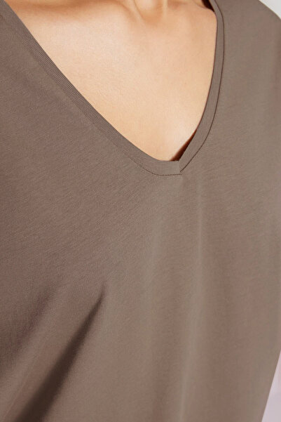 Trendyol Collection Βιζόν 100% βαμβακερό πλεκτό μπλουζάκι με λαιμόκοψη σε μεγάλο μέγεθος/ευρεία εφαρμογή TWOSS23TS00003